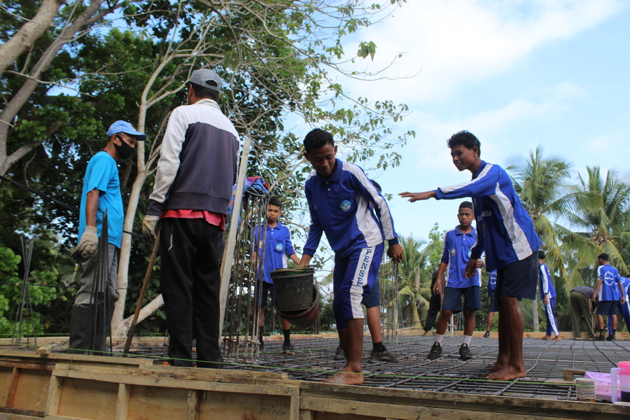 Kebersamaan hari ini adalah bukti bahwa ketika kita bergandengan tangan, pekerjaan berat menjadi lebih ringan.